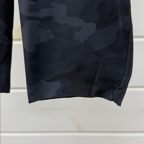 Lululemon Base Pace High-Rise Crop 23" Heritage 365 Camo Deep Coal Multi Size 4 - Picture 6 of 10